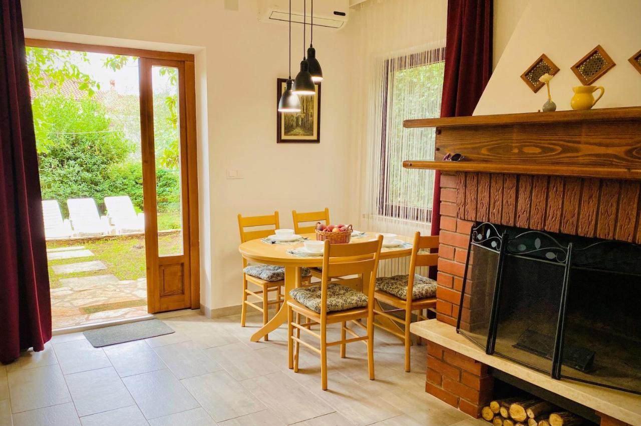 Bilini Garden Apartment Pula Eksteriør billede