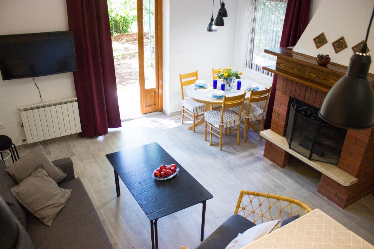 Bilini Garden Apartment Pula Eksteriør billede